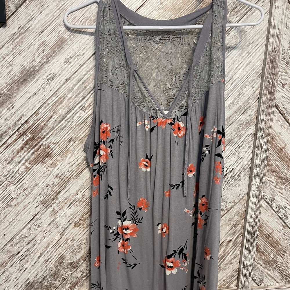 Torrid gray floral coral tank barely worn